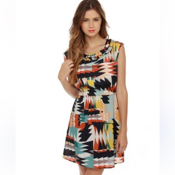 Francesca's Collections Dresses & Skirts - EUC like new size M colorful geometric print sleeveless dress. Runs small